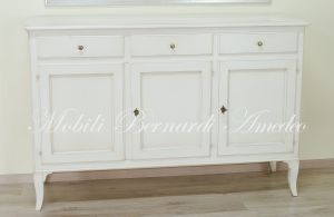 Credenza realizzata in legno massiccio laccata colore bianco